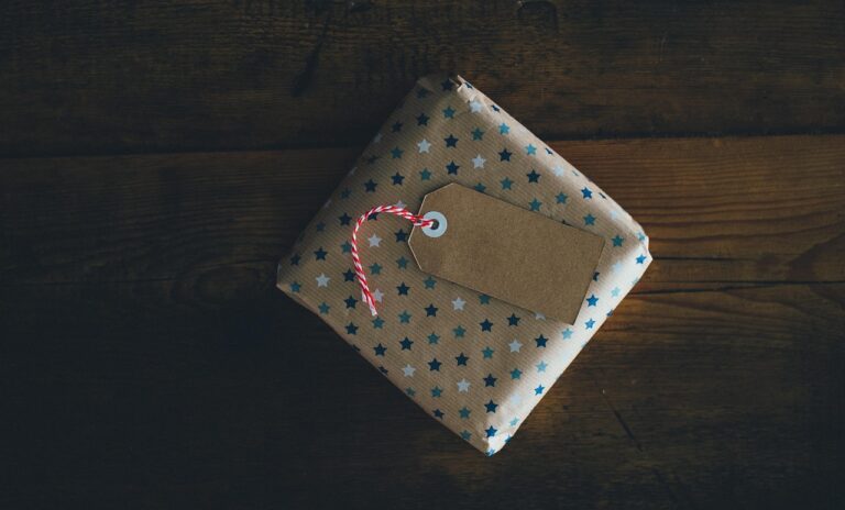 How to put tissue paper in a gift bag